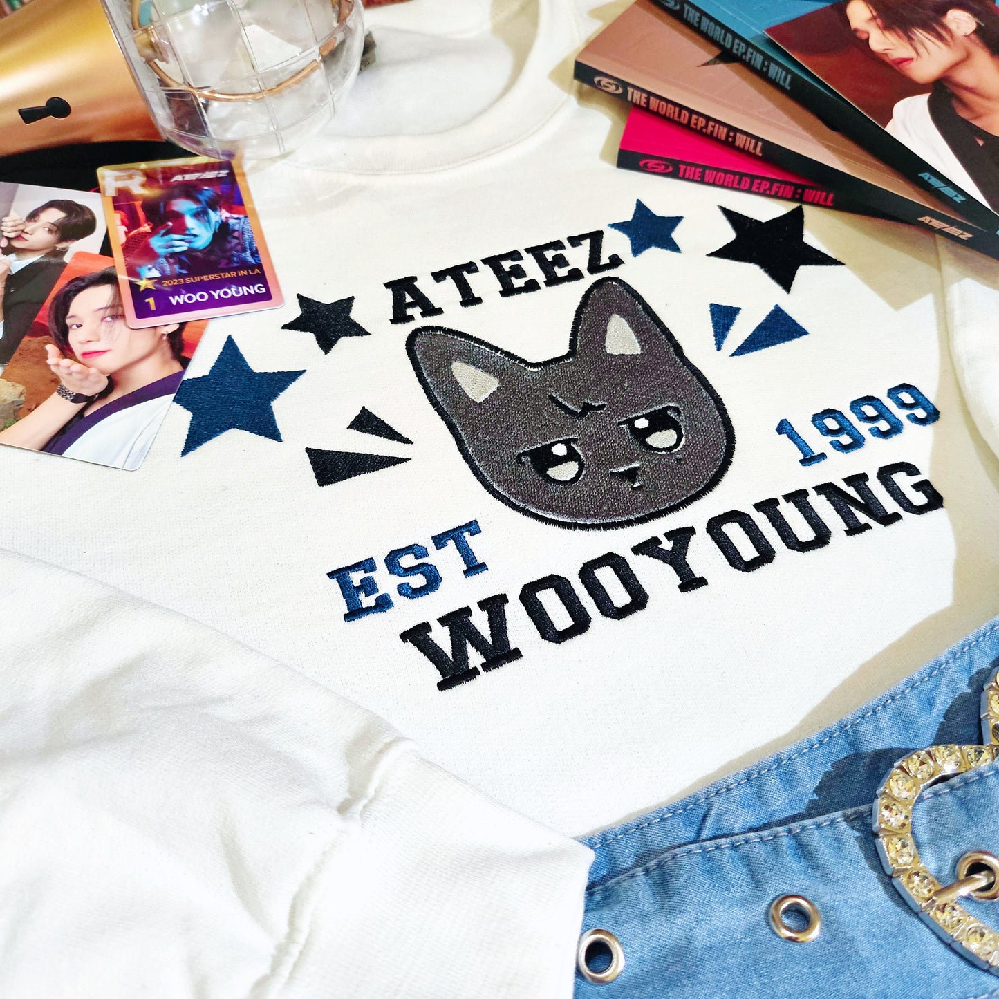 Yaping cat embroidered crewneck