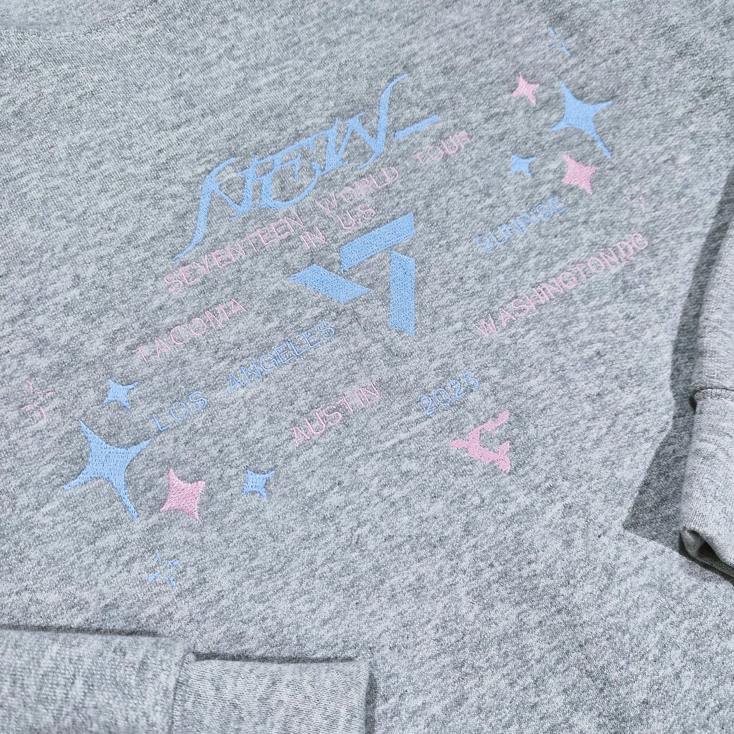 [New-] Embroidered zip up