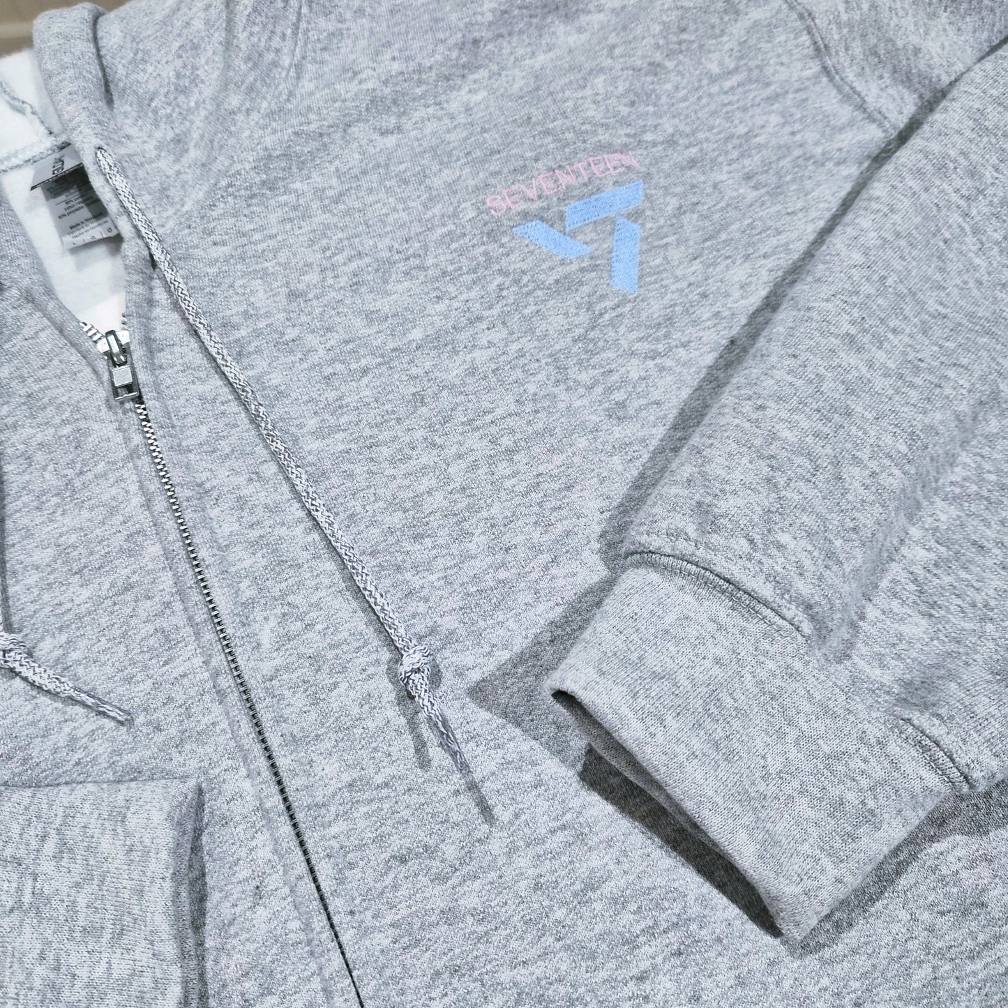 [New-] Embroidered zip up
