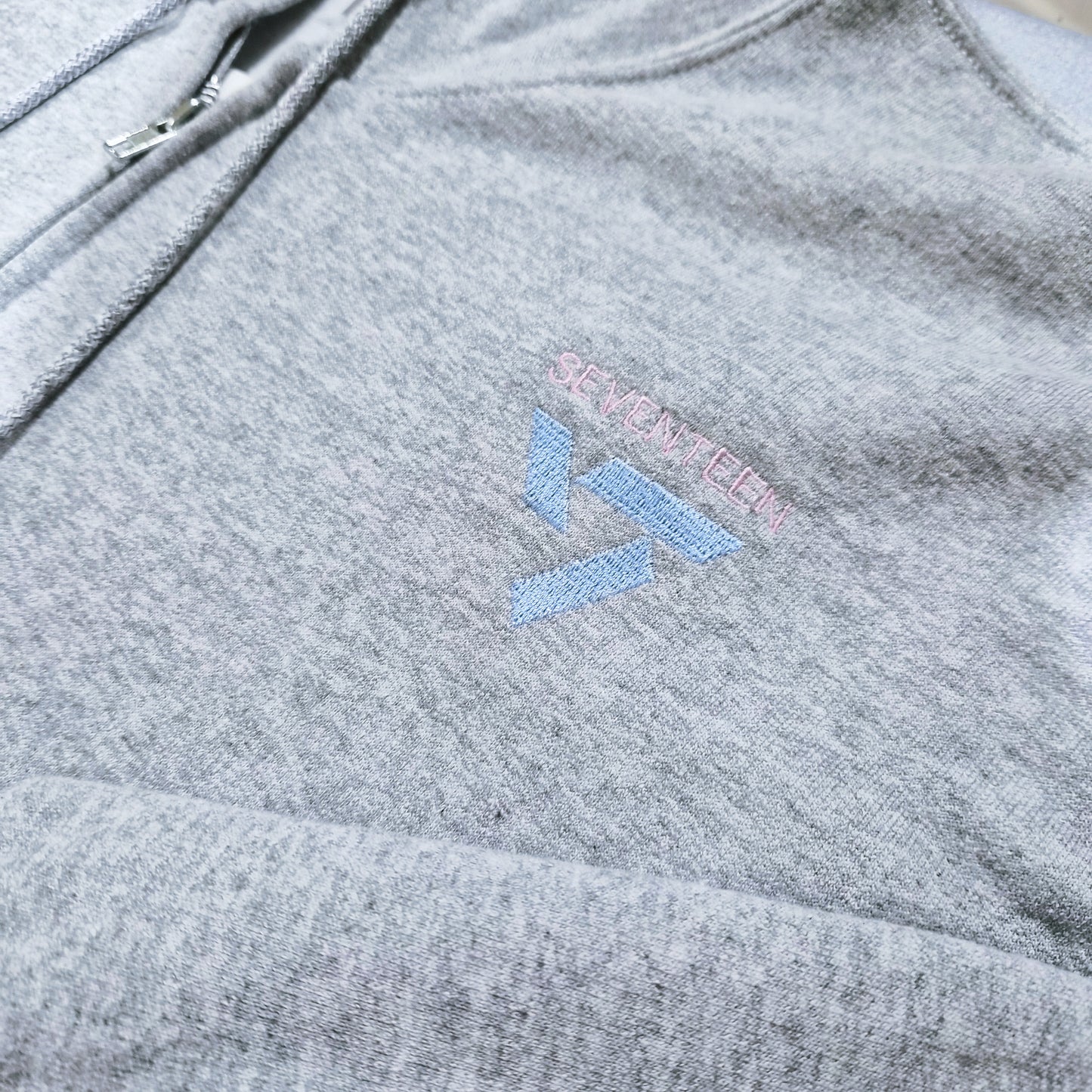 [New-] Embroidered zip up